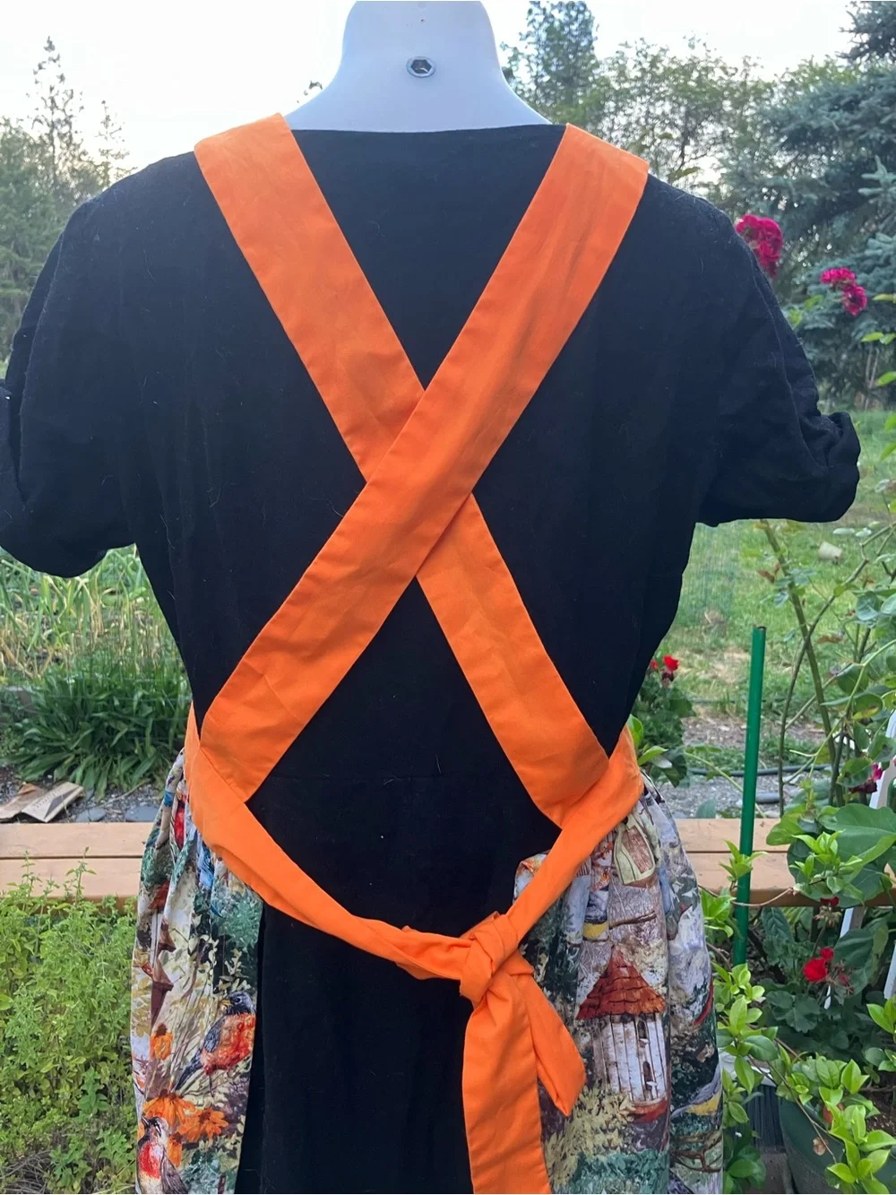 Apron handmade tie back with pockets and birds birdhouses pleated old fashioned